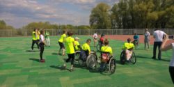 Photo: wheelchair drivers on a field