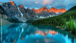 Photo: The Moraine Lake at Banff National park; Copyright: panthermedia.net/JamesWheeler