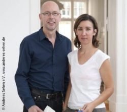 Photo: Ellen Schweizer and Steffen Zimmermann, founder of the association; Copyright: Anderes Sehen e.V., www.anderes-sehen.de